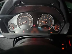 2020 BMW 418i Gran Coupé F36 originalinstrumentkluster före installation av digitalt kluster